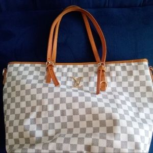 LV purse